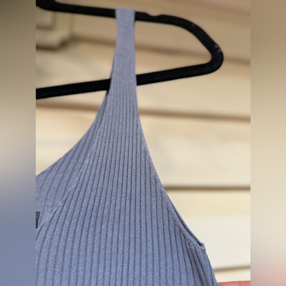 Thinkable Free Blue Ribbed Deep V-Neck Top, size Small - Picture 4 of 6